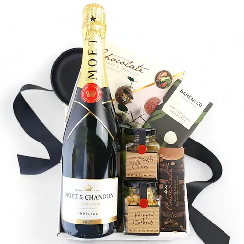 Moet Gourmet Mix Gift Box